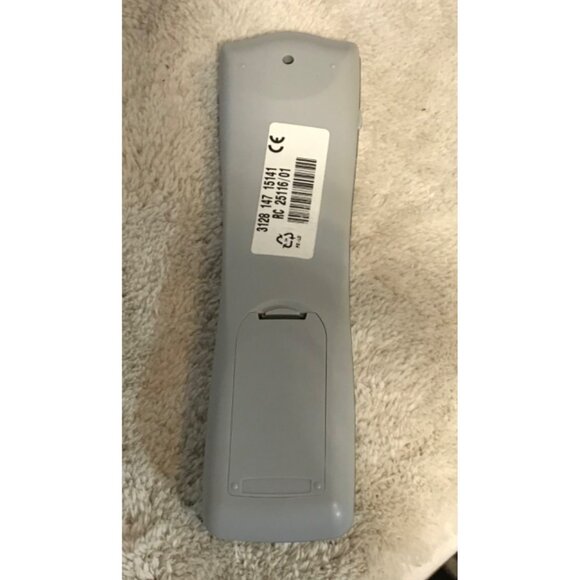 Magnavox Universal Remote Control Silver RC25116/01 Portugal 312814715141 - Picture 2 of 3